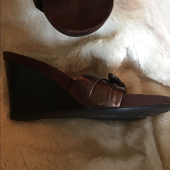 Bandolino Shoes - NWT Bandolino Wedge Slides Bandolino Shoes - NWT Bandolino Wedge Slides